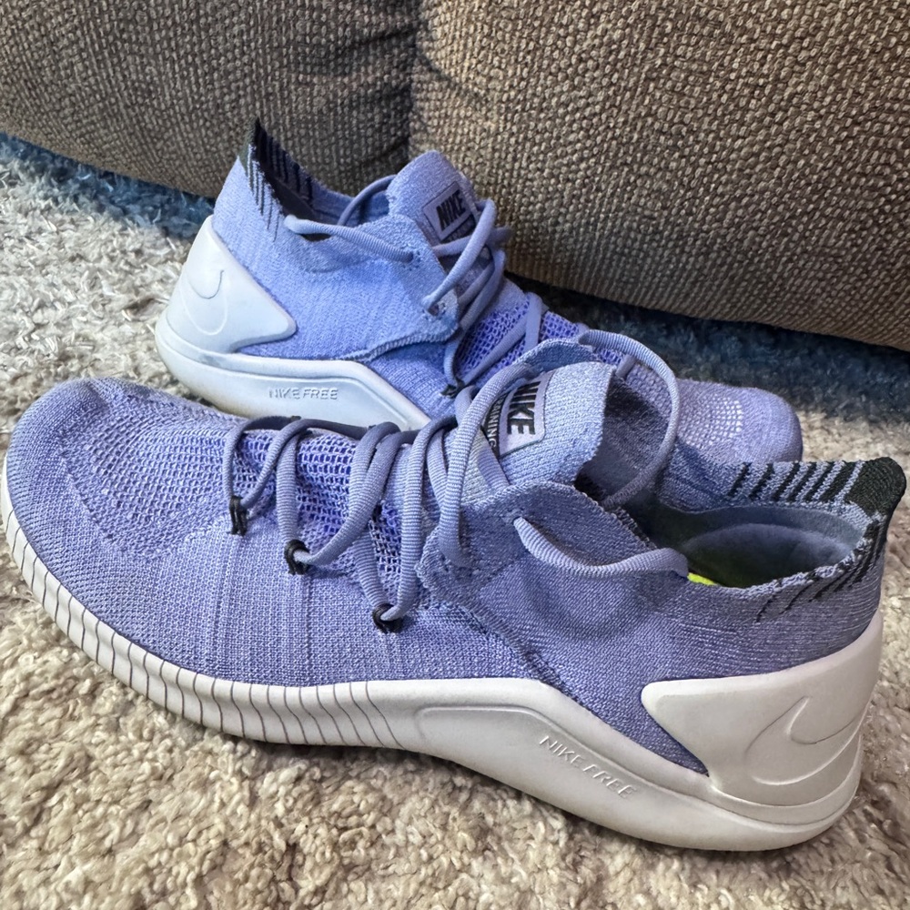 Women’s Nikes size 8